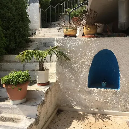 Ξενοδοχείο με διαμερίσματα Daskalio 2*
